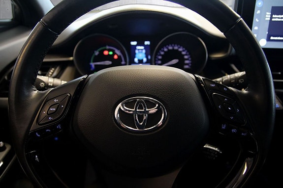 Toyota C-HR 18 of 30