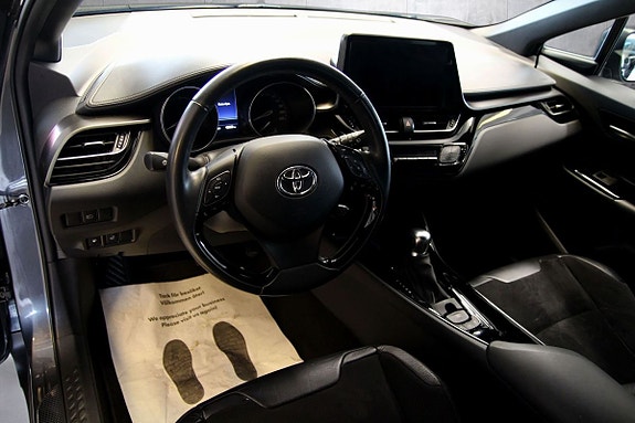 Toyota C-HR 12 of 30