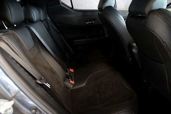 Toyota C-HR 15 of 30