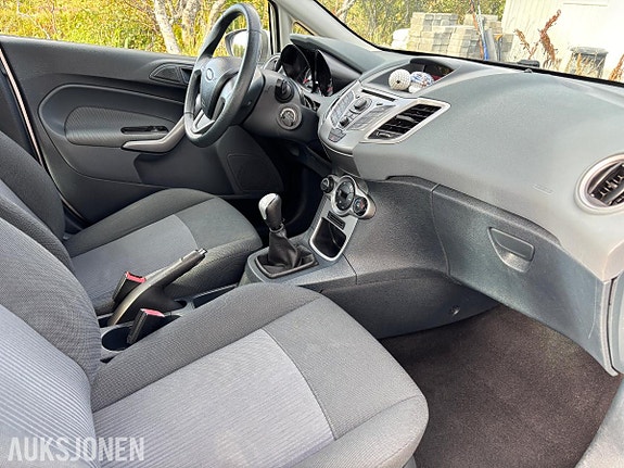 Ford Fiesta 9 of 11