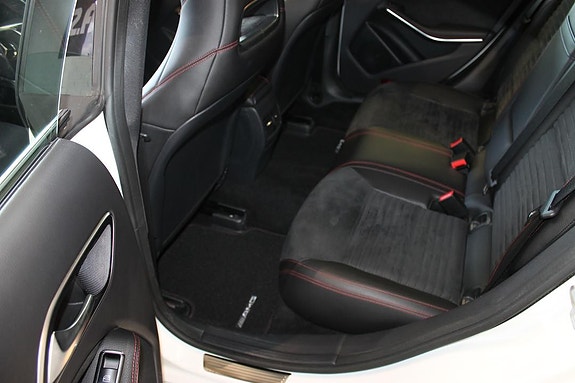 Mercedes-Benz CLA180 19 of 30
