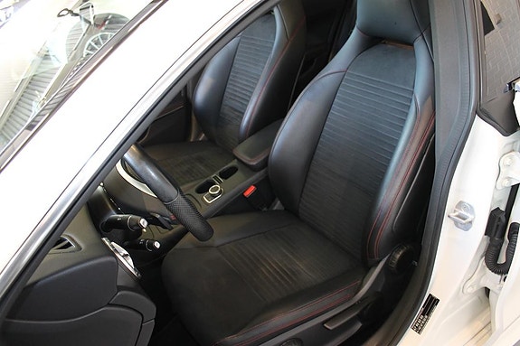 Mercedes-Benz CLA180 18 of 30