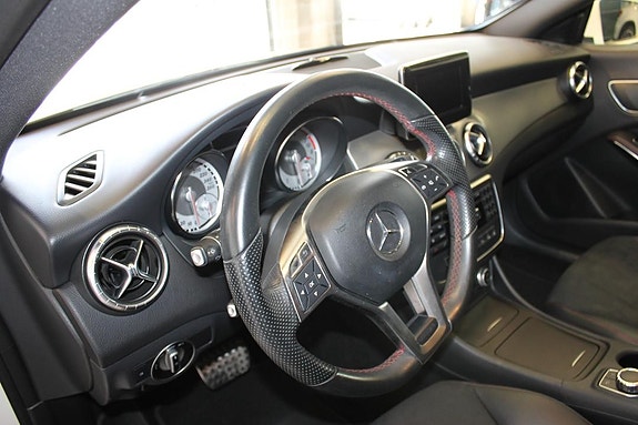 Mercedes-Benz CLA180 22 of 30