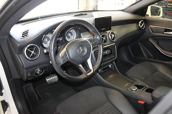 Mercedes-Benz CLA180 16 of 30