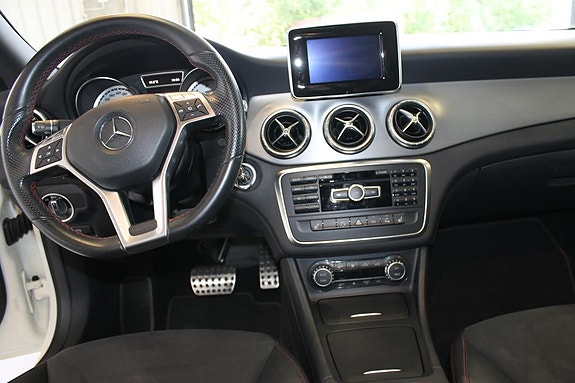 Mercedes-Benz CLA180 28 of 30