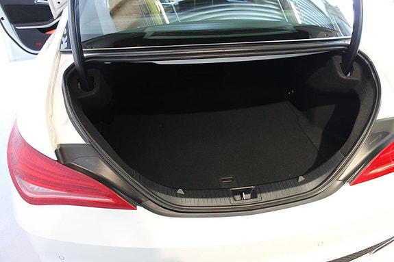 Mercedes-Benz CLA180 29 of 30