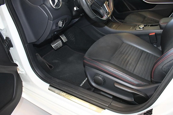 Mercedes-Benz CLA180 17 of 30