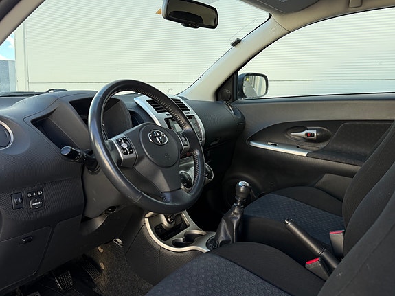 Toyota Urban Cruiser 13 of 27