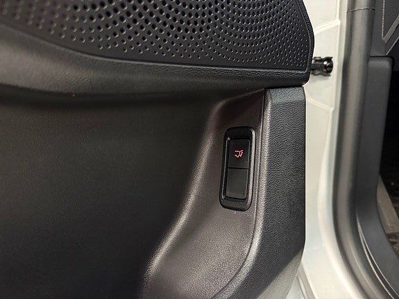 Maxus Euniq 5 15 of 30