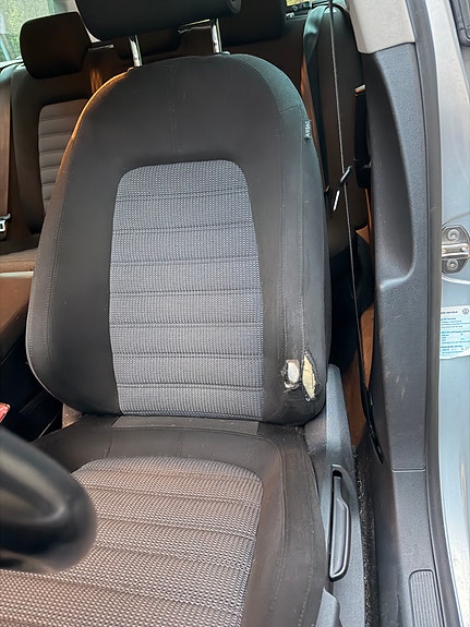 Volkswagen Passat 9 of 14