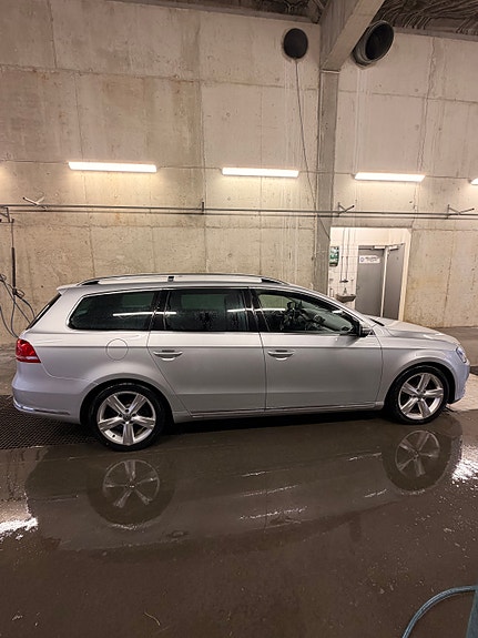 Volkswagen Passat 2 of 14