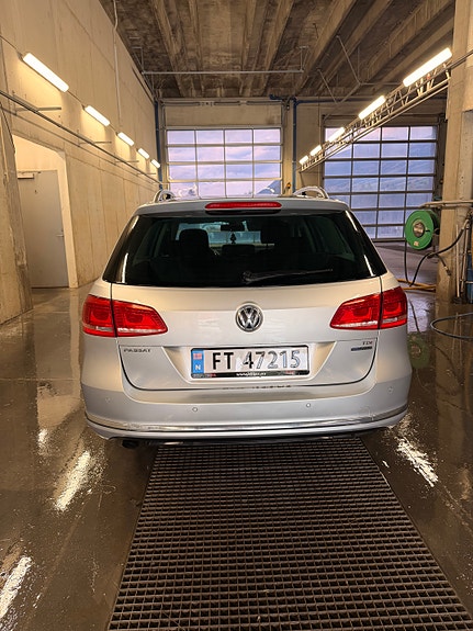 Volkswagen Passat 3 of 14