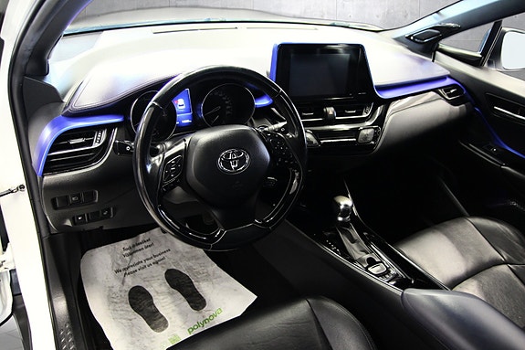 Toyota C-HR 12 of 30