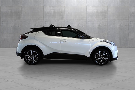 Toyota C-HR 7 of 30