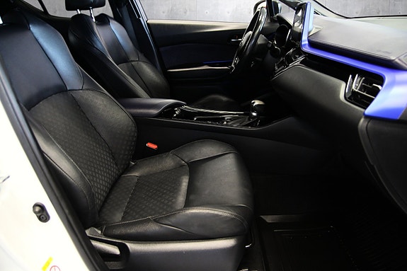 Toyota C-HR 16 of 30