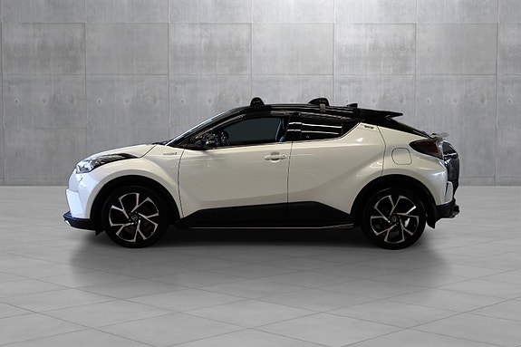 Toyota C-HR 3 of 30