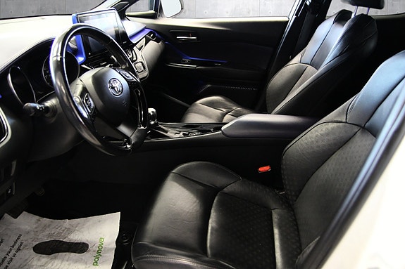 Toyota C-HR 10 of 30