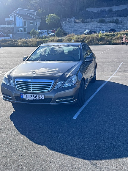 Mercedes-Benz E 220 d 2 of 10