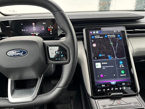 Ford Explorer 5 of 8