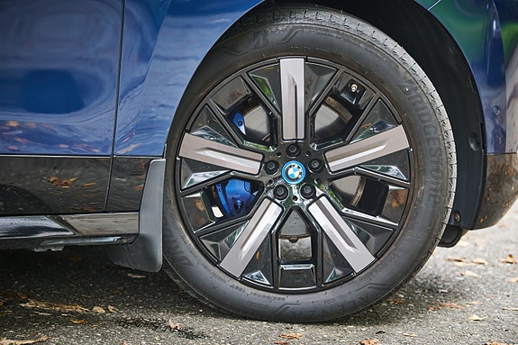 BMW iX 25 of 30