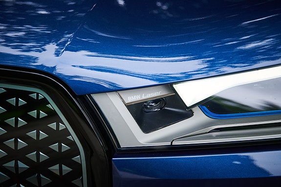 BMW iX 21 of 30
