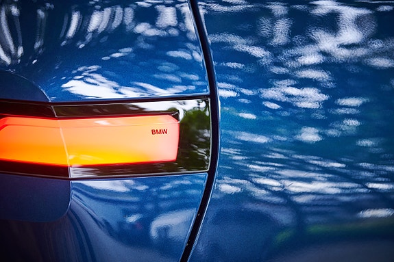 BMW iX 14 of 30