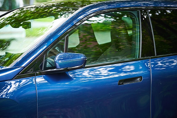BMW iX 20 of 30