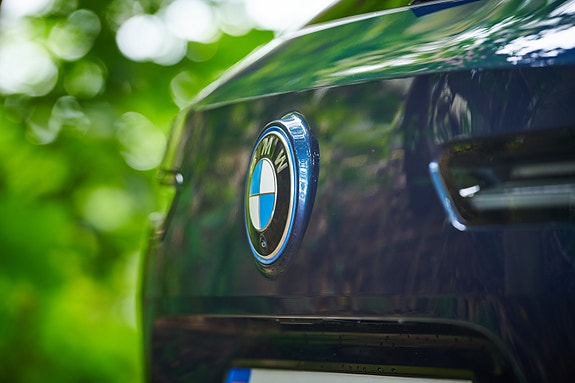 BMW iX 9 of 30
