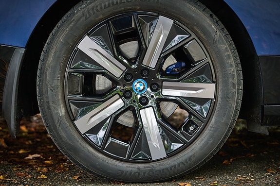 BMW iX 24 of 30