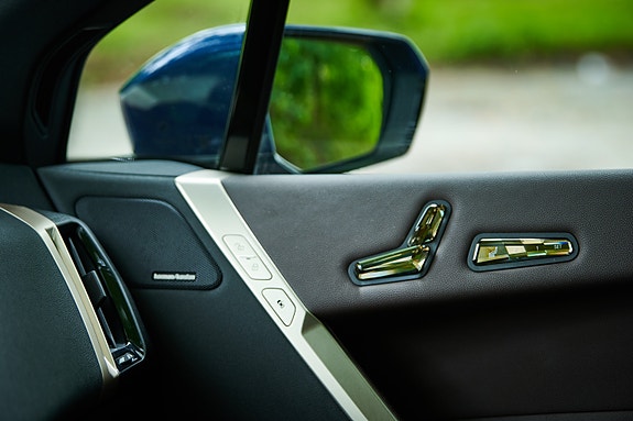 BMW iX 30 of 30