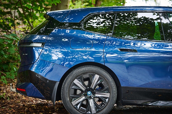 BMW iX 8 of 30