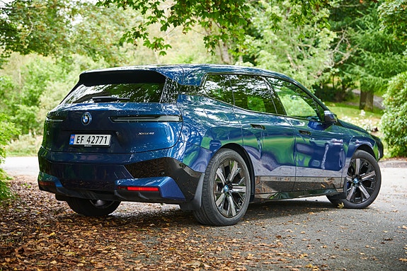 BMW iX 2 of 30