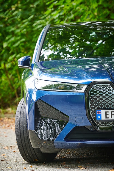 BMW iX 10 of 30