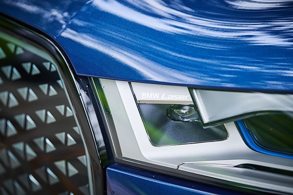 BMW iX 13 of 30