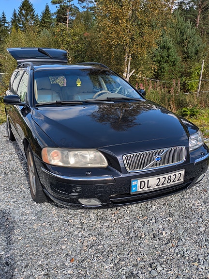 Volvo V70 2 of 8