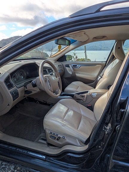 Volvo V70 3 of 8