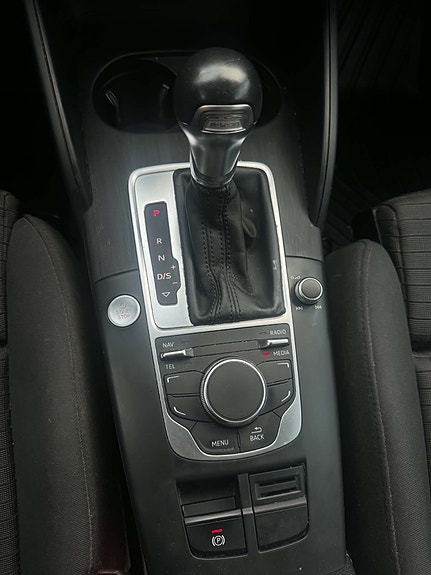 Audi e-tron 7 of 8