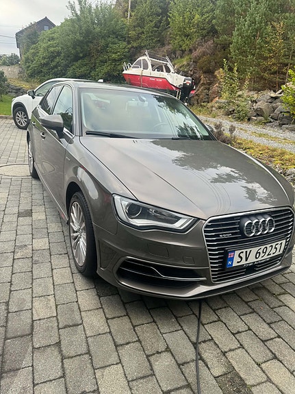 Audi e-tron 2 of 8