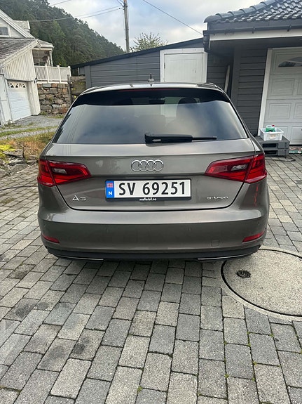 Audi e-tron 4 of 8