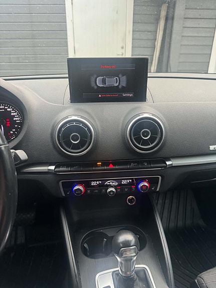Audi e-tron 6 of 8