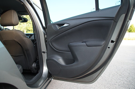 Opel Astra 18 of 30