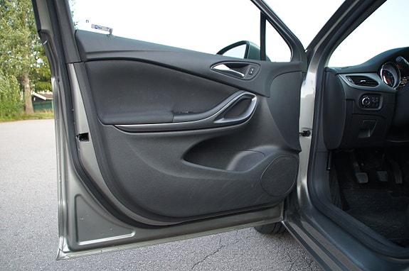 Opel Astra 9 of 30