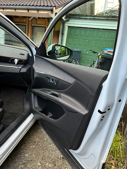 Peugeot 5008 9 of 30