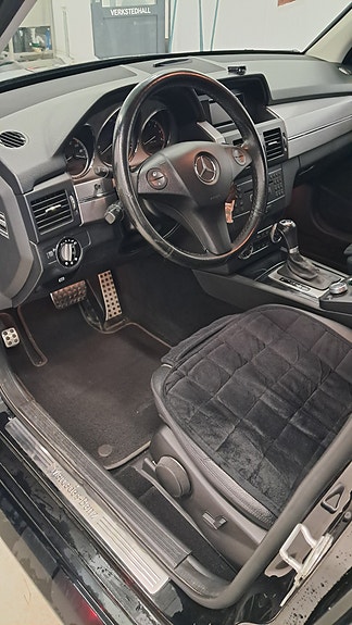 Mercedes-Benz GLK220 12 of 17