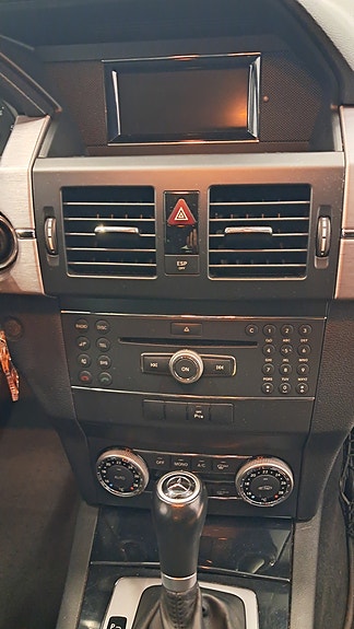 Mercedes-Benz GLK220 3 of 17