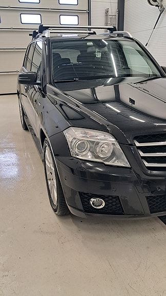 Mercedes-Benz GLK220 10 of 17