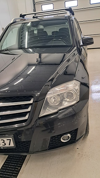 Mercedes-Benz GLK220 9 of 17