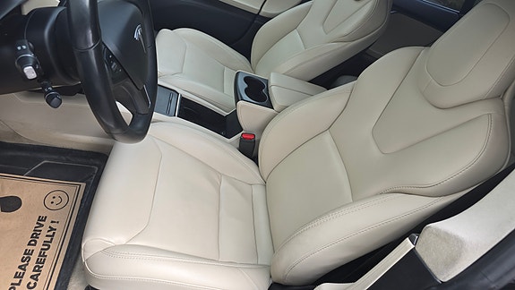 Tesla Model S 15 of 30