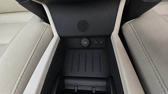 Tesla Model S 24 of 30