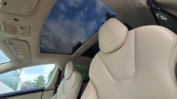 Tesla Model S 14 of 30